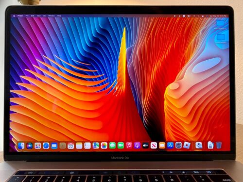 MacBook Pro (15-inch, 2017) 1TB 16GB RAM Core i7 2.7GHz - Picture 3 of 20