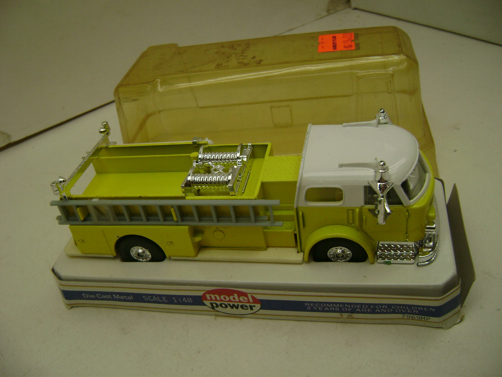 MODEL POWER PLAYART 1:48 SCALE YELLO AMERICAN LA FRANCE PUMPER FIRE ENGINE TRUCK