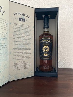 Bowmore - No Corners To Hide Frank Quitely - 23 Jahre - 0,7 l - 51,5 % - Limited