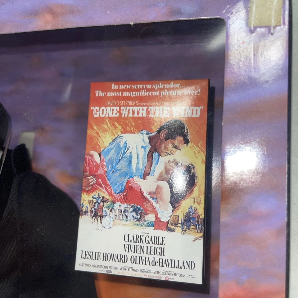 Set Barbie Lo que el viento se llevó: Rhett Butler, Scarlett O’Hara en caja Foto 4 de 4