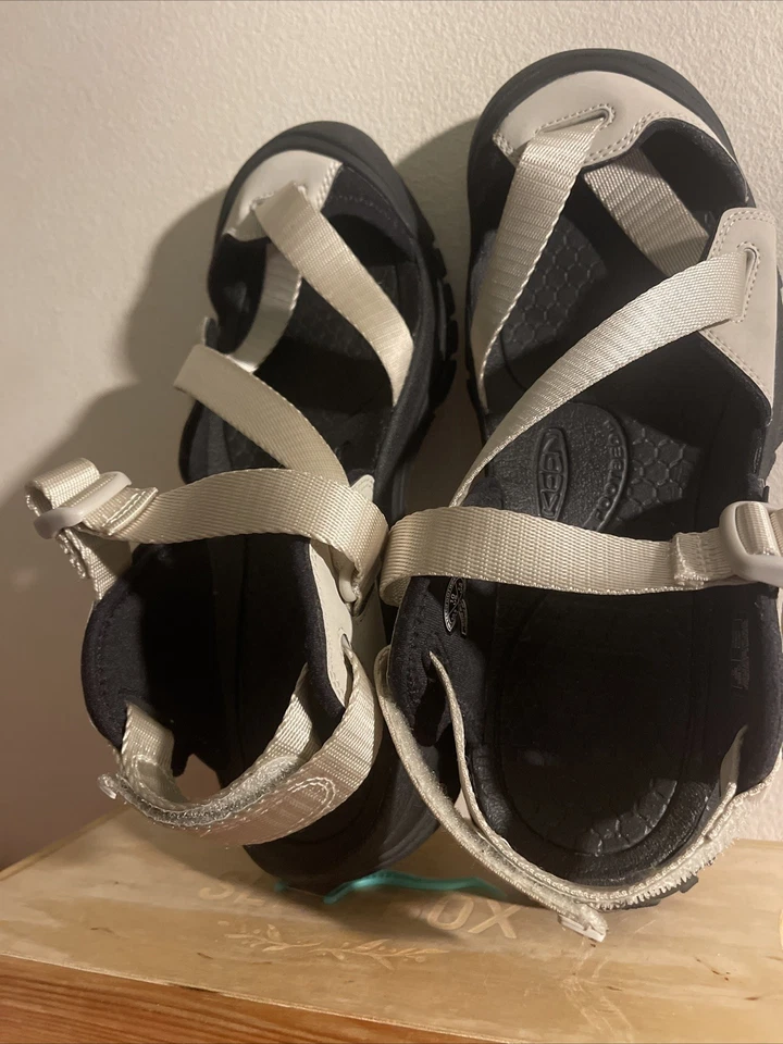 Sandalia deportiva Keen Zerraport II Safari/negra para mujer talla 10 EE. UU. Foto 4 de 4