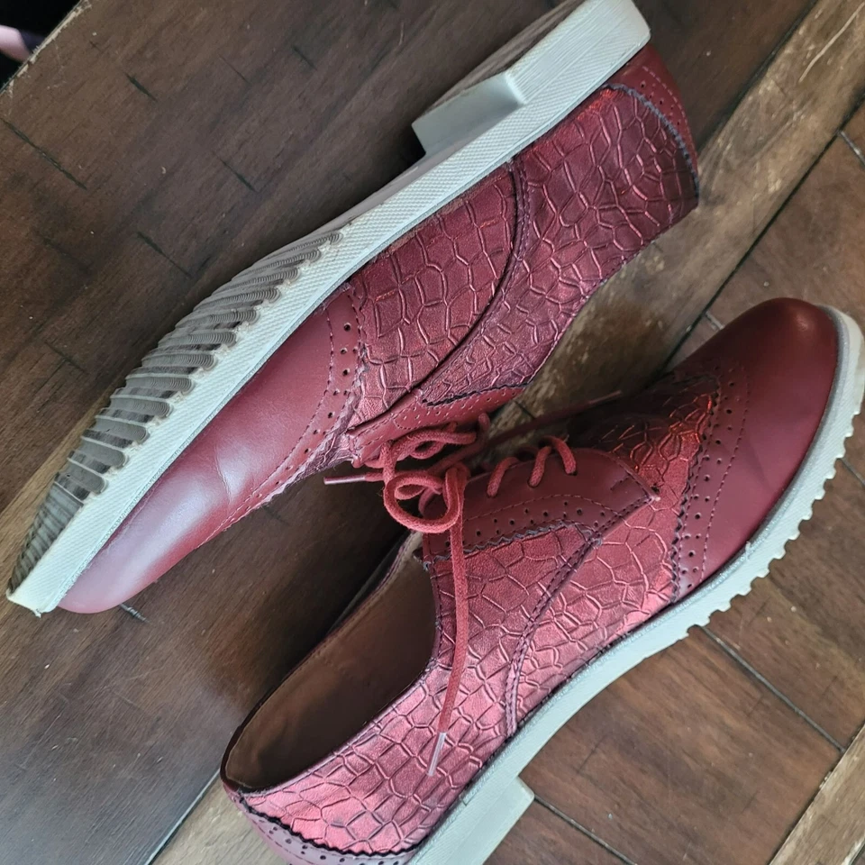 Carvela Burgundy Leather Oxford Shoes With Crocodile Print & Lace-Up Design Size - Image 2 of 4