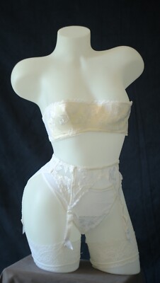 Chantal Thomass Ivory Lingerie Set   Bra 34B, Thong & Garter Belt Size S 