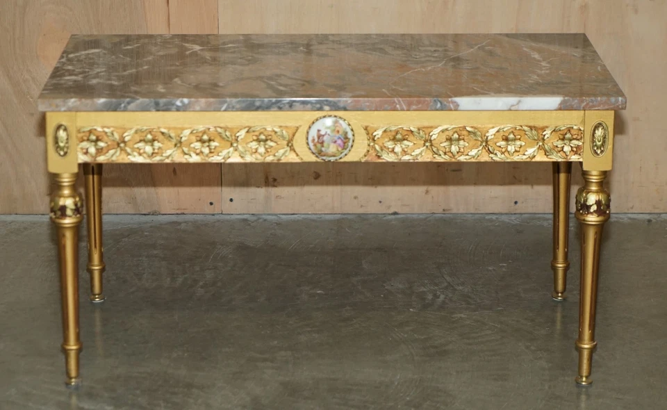 MESA DE CENTRO FRANCESA DE MÁRMOL DORADO CON PLACA DE PARÍS PINTADA FIRMADA Foto 3 de 4