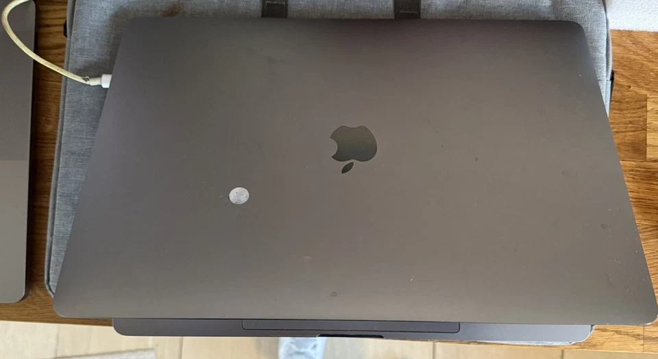Apple MacBook Pro 15" 2017 · i7 · 16GB · 256GB, Foto 1 von 5