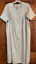 Collette by Miss Elaine Short Robe House Dress Medium Green Snaps MuuMuu Pockets