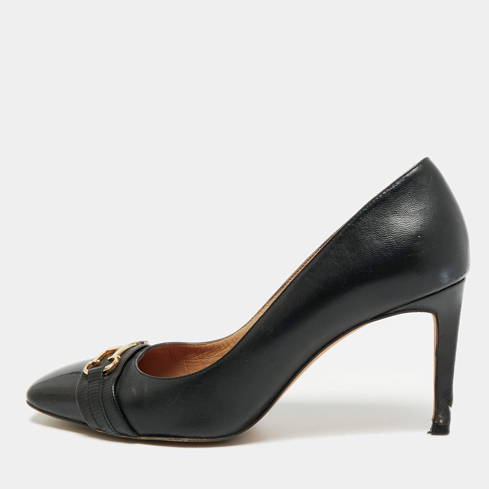 CH Carolina Herrera Size 37 Black Leather and Patent Leather Pumps
