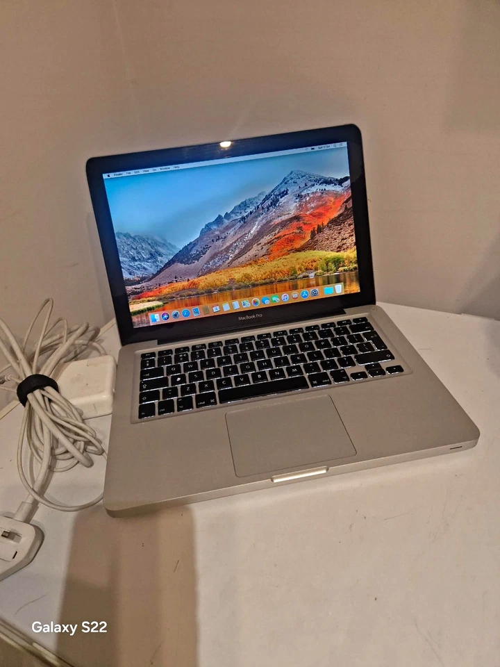 Apple MacBook Pro 13" 2011 · i7 · 4GB · 500GB, photo 1 of 5
