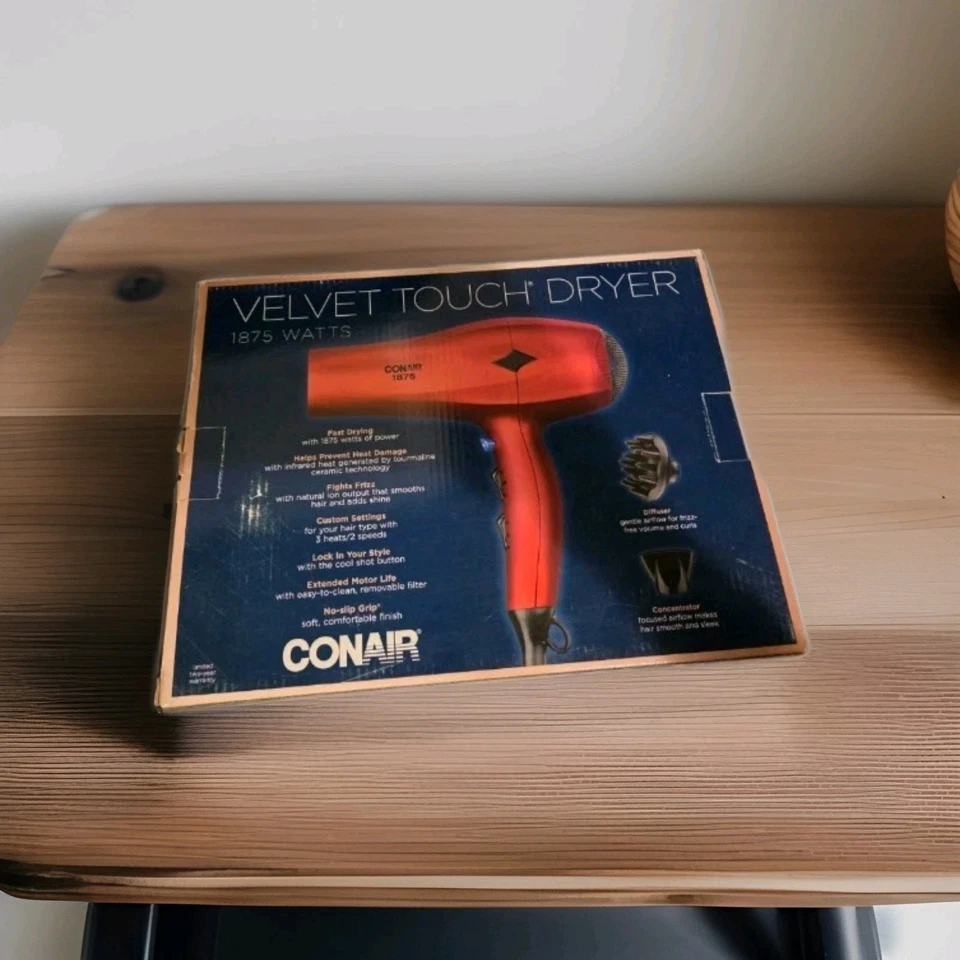 Secador de pelo Conair 1875 tacto de terciopelo rojo Foto 2 de 2