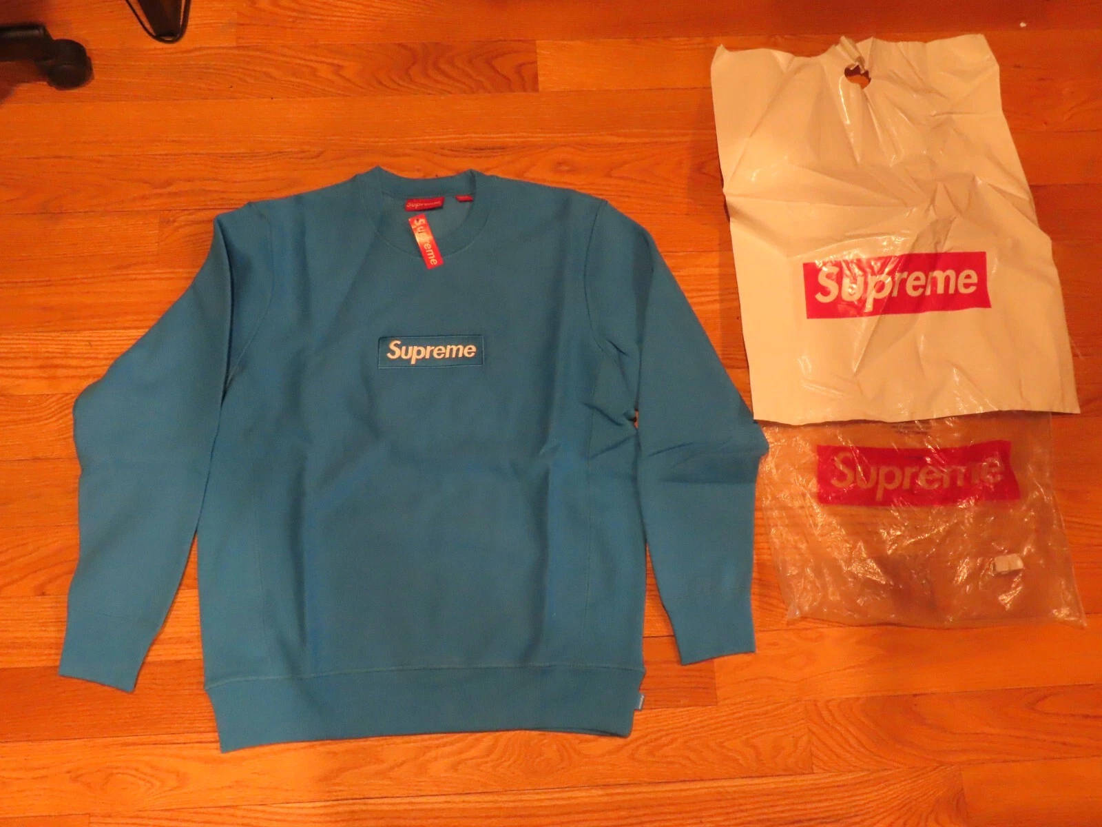 Col rond logo boîte suprême bleu taille M