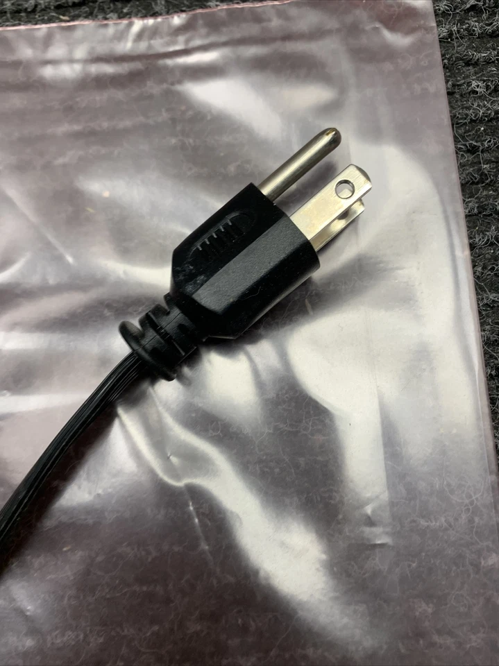 Cargador adaptador de CA Dell AA90PM111 - 19,5 V - 4,62 A usado Foto 2 de 4