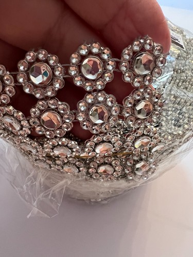 4 Inch X 10 Yards Sparkling Silver Flower Shape Diamond Mesh Wrap Roll Faux New - Picture 2 of 6