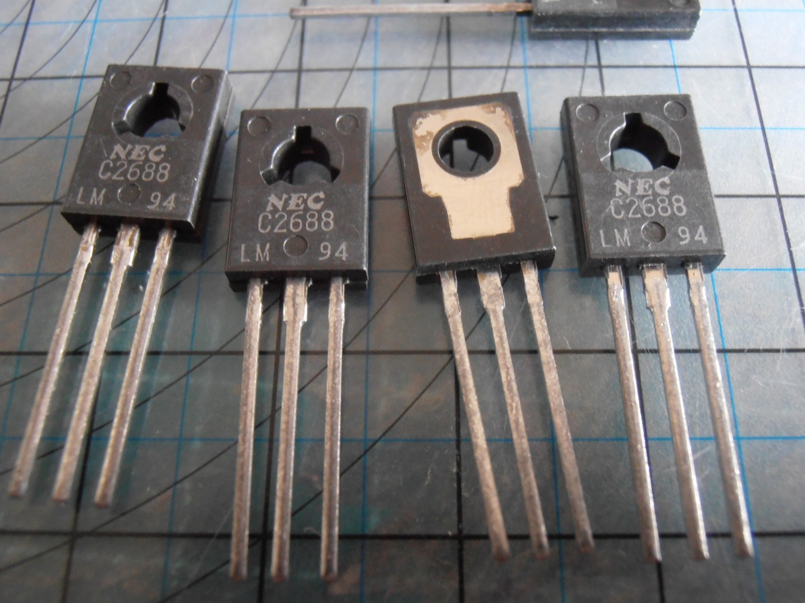 4pcs 2SC2688 300V 200mA NPN silicon transistor C2688 TO126 NEC | eBay