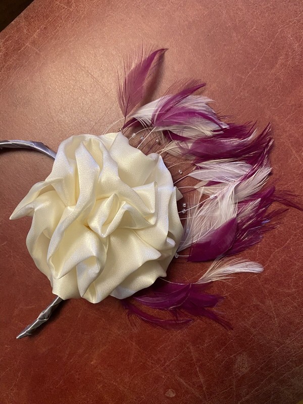 Fascinator Headband Cream Rose, Magenta Feathers