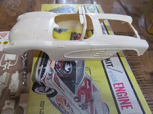 1960 Corvette 3n1 annual model kit SMP #7860 unbuilt - Picture 5 of 11