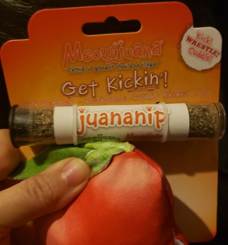 Meowijuana Get Kickin' CHILI PEPPER Organic Catnip Refillable Kicker Cat Toy 