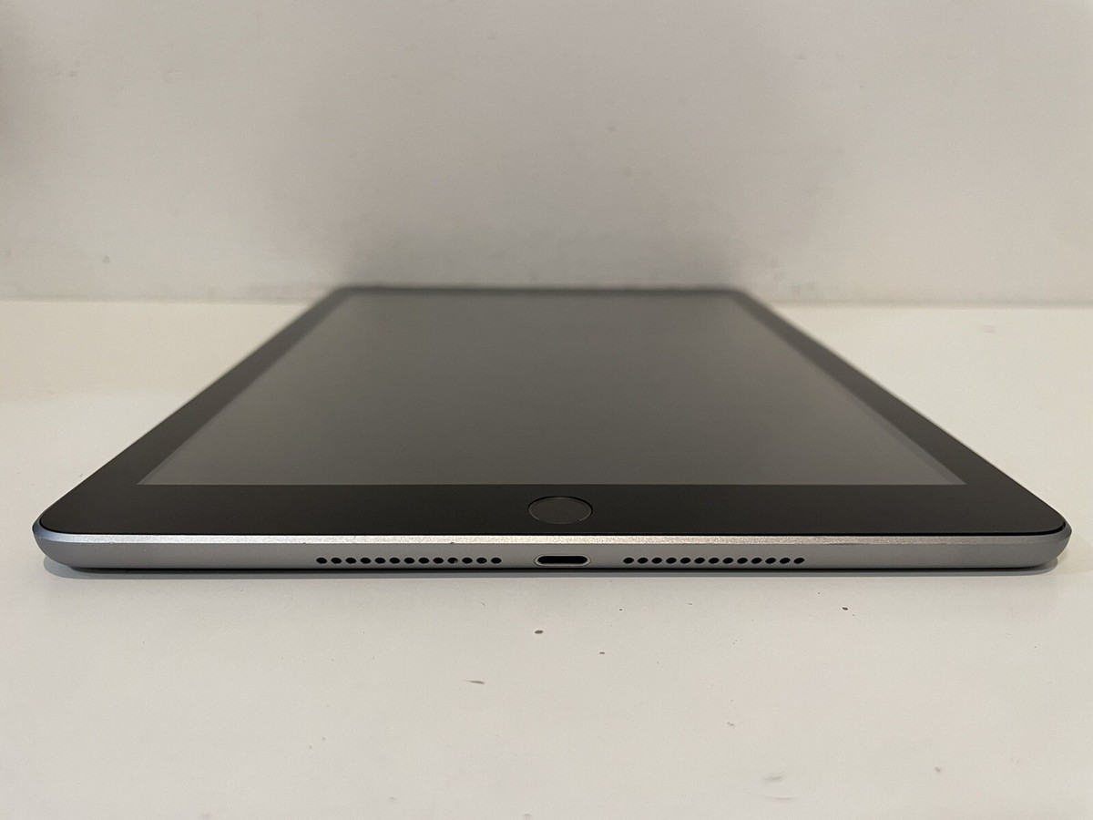 Apple iPad (6th Generation) - 32GB - Wi-Fi, 9.7in - Space Gray