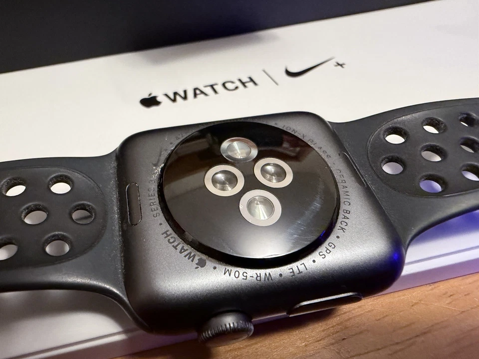 Apple Watch Series 3 (42mm) Nike+ GPS + LTE – Space Gray Aluminum with Band  - Image 4 of 4