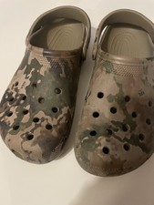 Zuecos Crocs camuflados de velo 10 para hombre talla 8/mujer