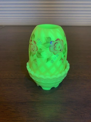 VTG UV REACTIVE Fenton Burmese DIAMOND OPTIC Floral PAINTED Fairy Lamp 4.5"H