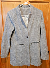 Gray Herringbone look Ladies Blazer/Jacket Size Medium, with zipper pockets NEW