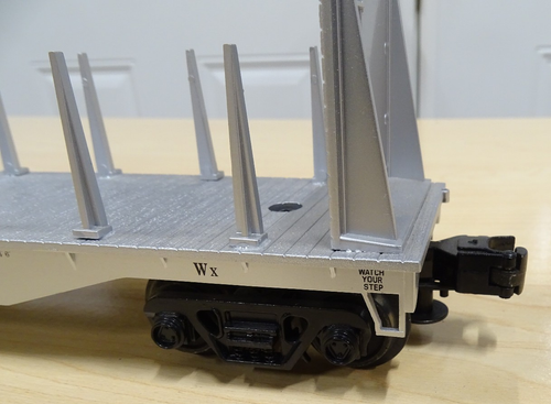 Atlas O Gauge ATSF 190985 Bulkhead Stake Side Flat Car / FedEx FS - Picture 12 of 24