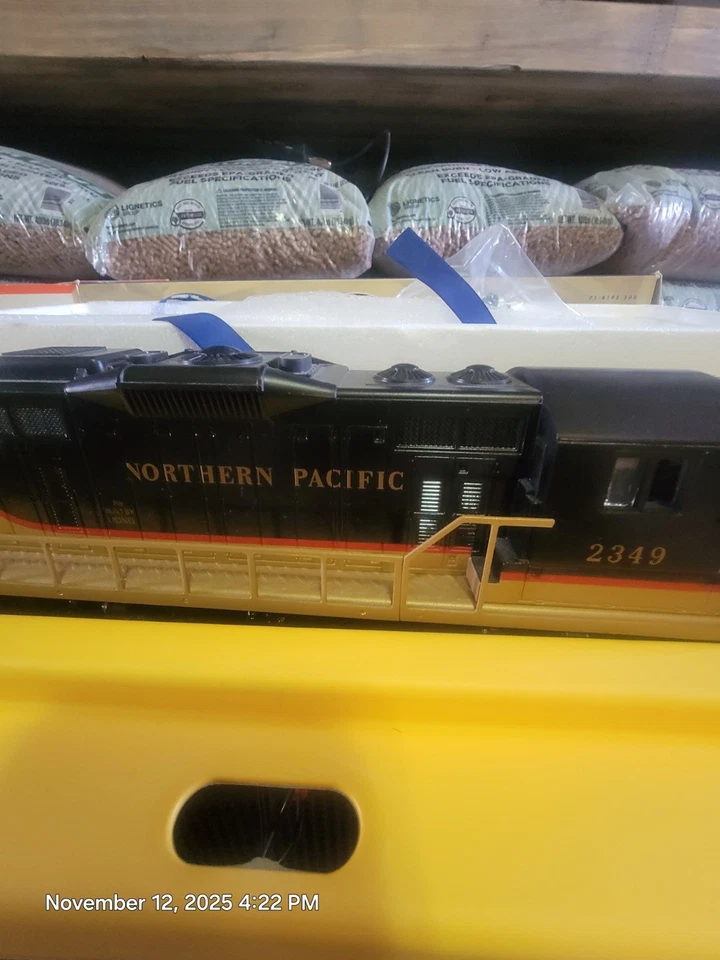Lionel 6-28519 Northern Pacific PWC 2349 GP-9 con TMCC Railsounds LN Foto 4 de 4