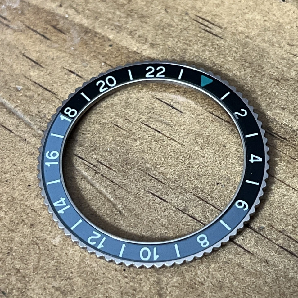 Inserto de bisel ZODIAC Aerospace GMT negro/gris 24 horas (28,2 mm int. / 36,3 mm ext.) Foto 4 de 4