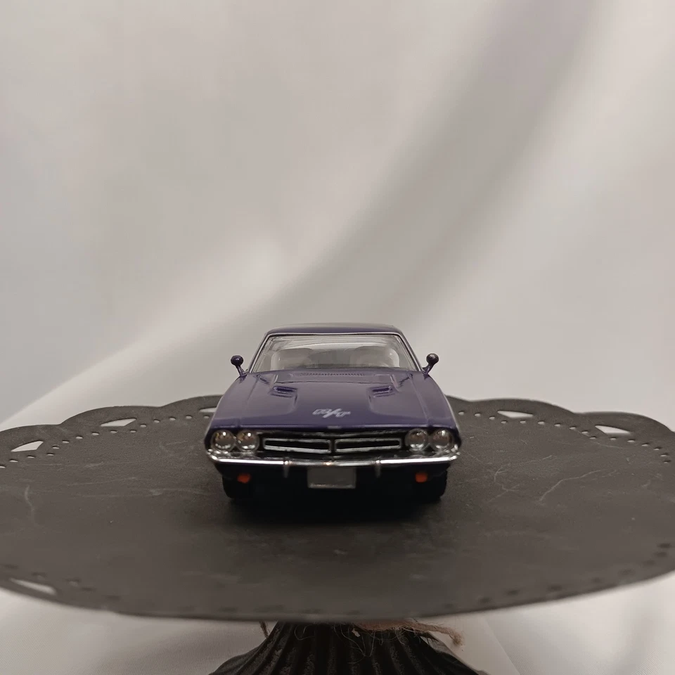 Matchbox 1971 Dodge Challenger 1:43 Muscle Car Collection With COA [1235] - Image 3 of 4
