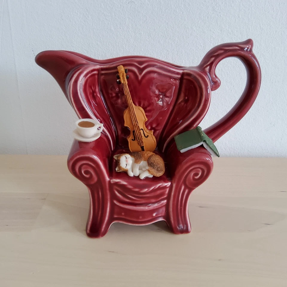 Vintage Park Rose Bridlington Pottery, Milk Jug/Creamer, Cat On Queen Anne Chair - Image 4 of 4