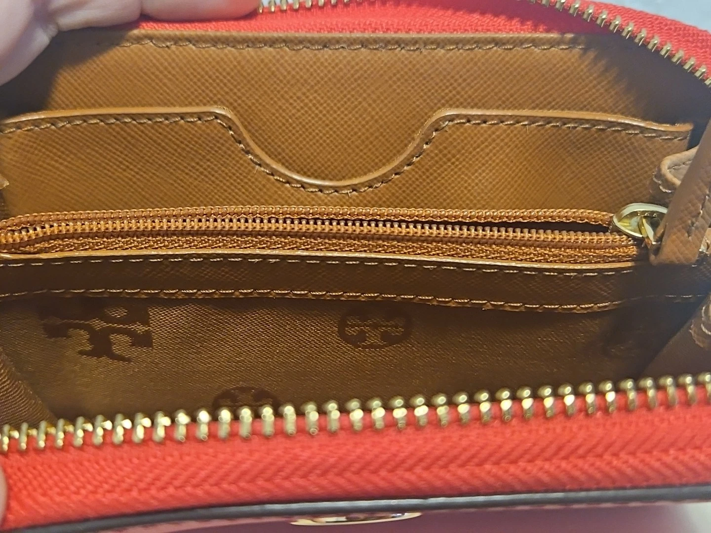 Portafoglio Tory Burch rosso pelle fucsia zip intorno logo polso festa vestito