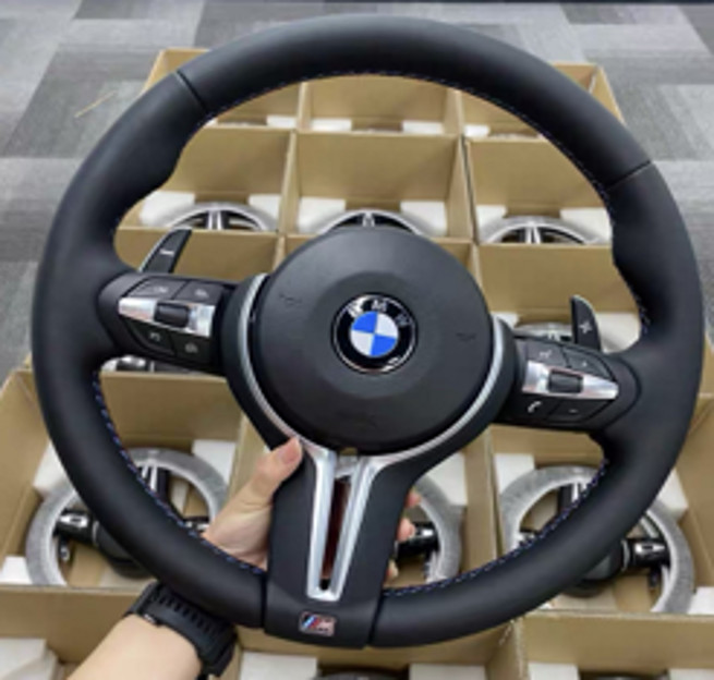 Volant sport avec inserts en cuir et surpiqûres style M pour BMW