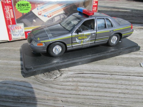 Classic Metal Works 1:24 1999 Ford Police Interceptor Ohio State Highway Patrol - Picture 4 of 12
