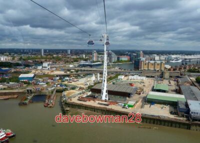 FOTO EMIRATES CABLE CAR - BLICK ZURÜCK ÜBER DOCKLAND EIN BLICK VON DER MITTTHEMSE aufgenommen