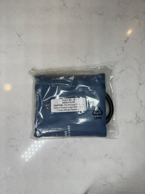 Fresenius 370011 Rev B Adult Blood Pressure Cuffs X4!