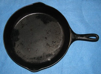 Vintage Wagner Ware Sidney -0- Cast Iron Skillet #9E - Heat Ring - Sits Flat 