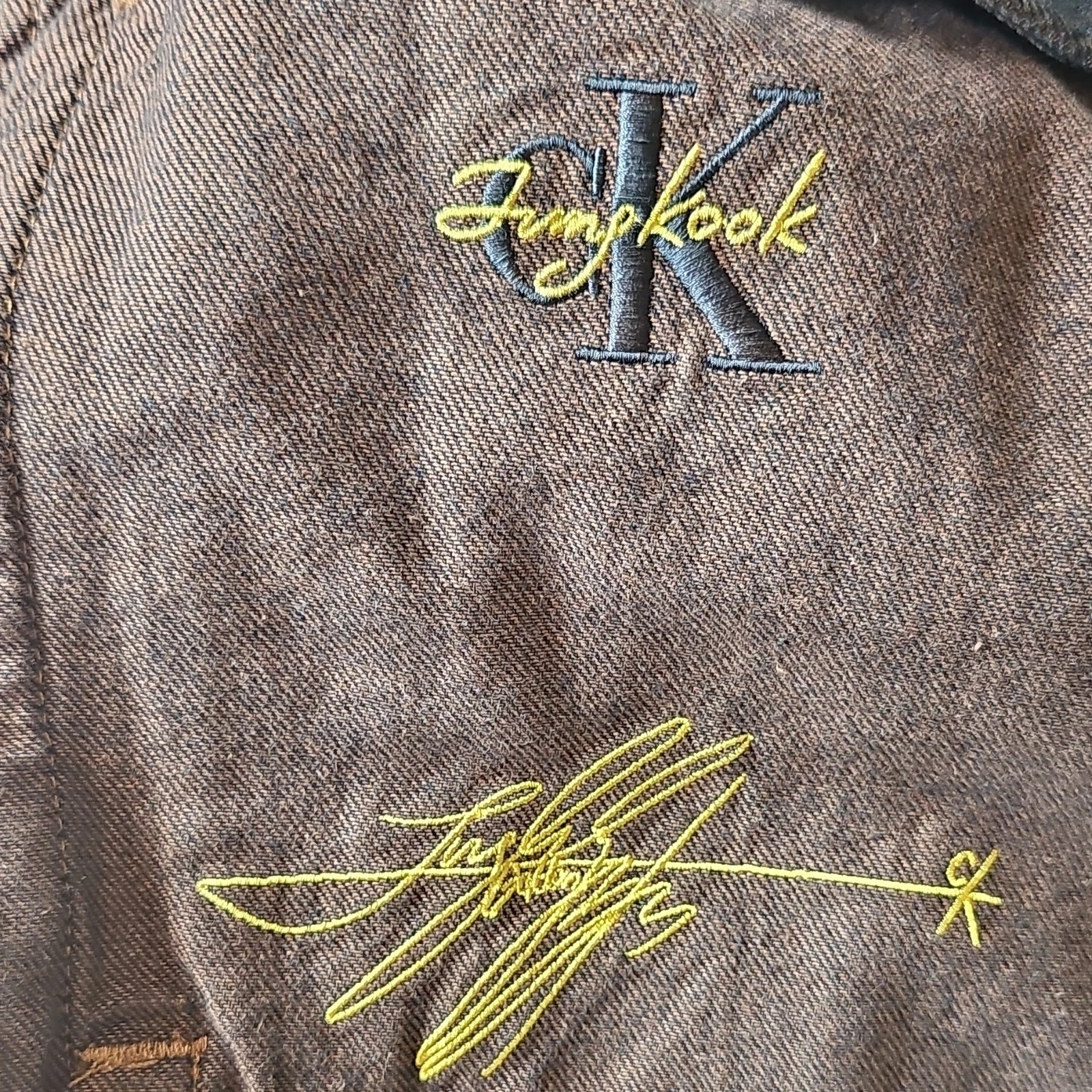 CALVIN KLEIN JUNG KOOK DENIM JACKET MEDIUM CKJK CAPSULE DENIM TRUCKER BTS BROWN - product detail image 3