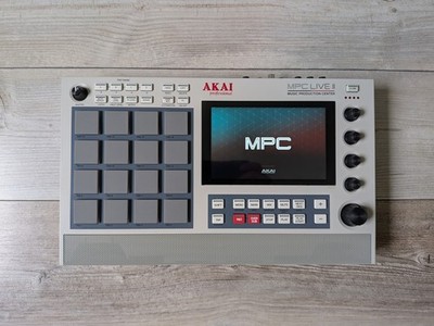Akai MPC Live II 2 Limited Retro Edition + Software Paket + Decksaver