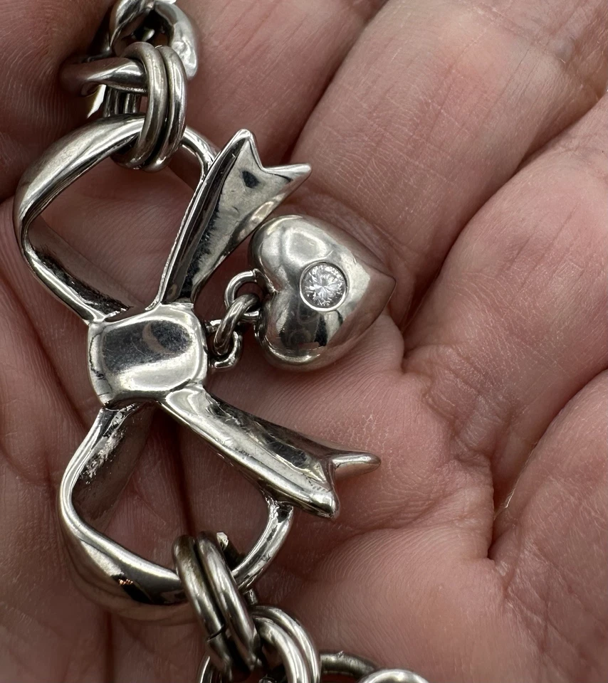 Pulseira de elos alternados Juicy Couture coração e arco tom prata - Imagem 3 de 4