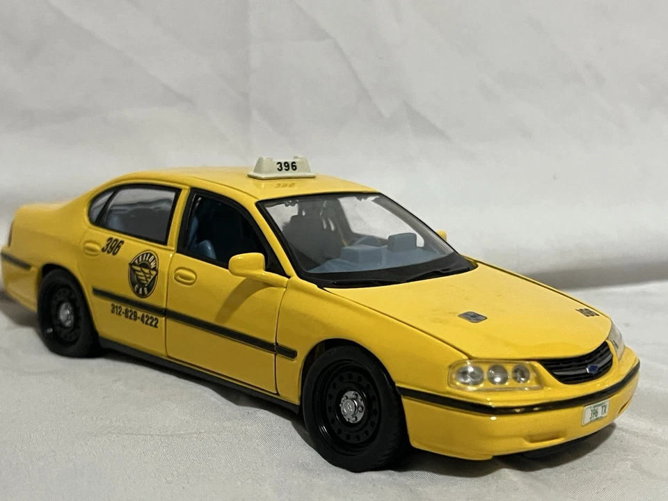 Coche fundido a presión Maisto Chevrolet Impala cabina amarilla #396 edición especial 1:18 Foto 4 de 4