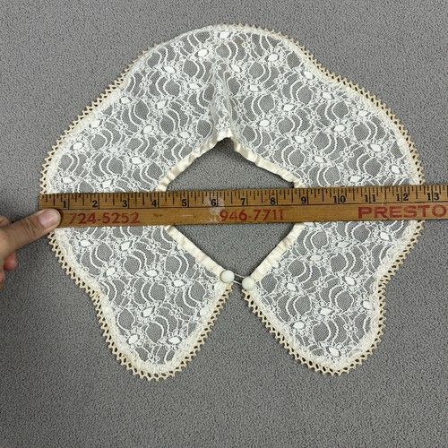 Vtg Off White Wavy Lace Trim Collar RBG Cottage Embroidered Button - Picture 4 of 8