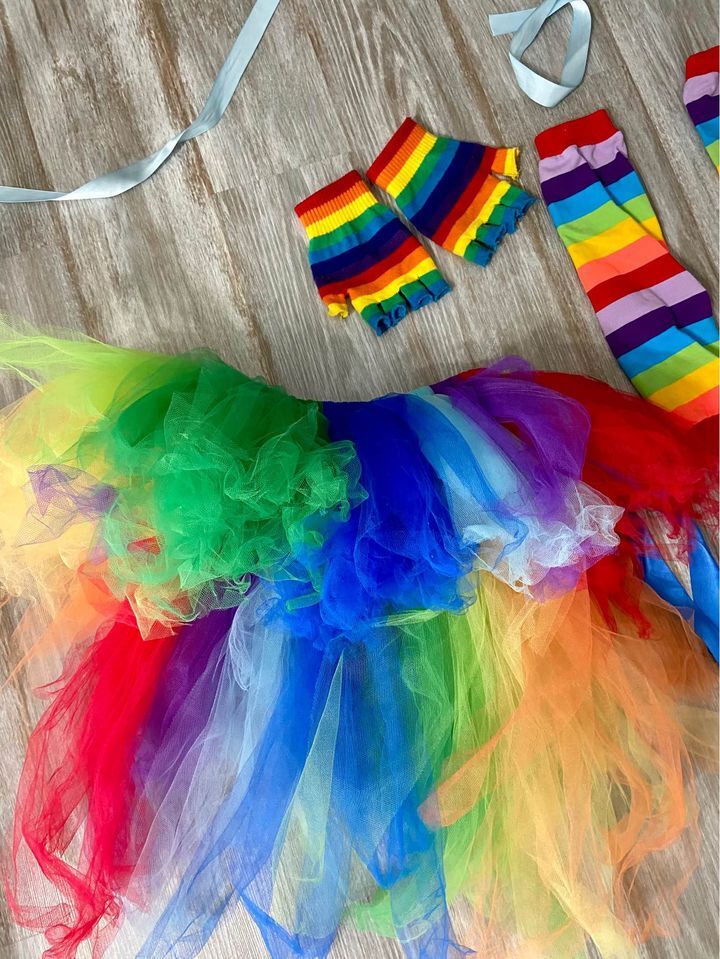 CAPPELLO TUTÙ COSPLAY RAINBOW DASH MY LITTLE PONY SCALDAMUSCOLI GUANTI ALI ORECCHIE ORGOGLIO