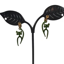 Mid Century Modern Green Cat Dangle Clip On Earrings - Gold Tone 1 3/8" Design