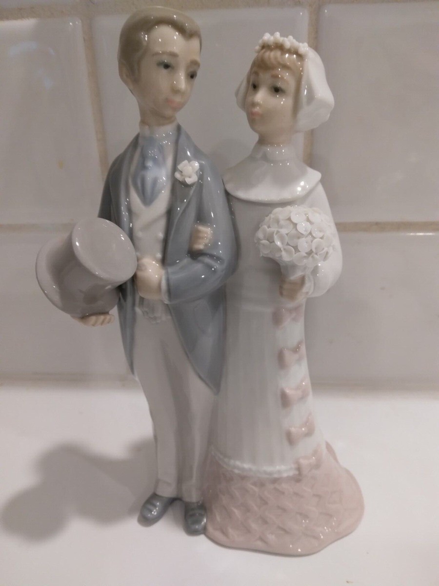 Vintage Lladro porcelain figurine retired 4808 bride and groom