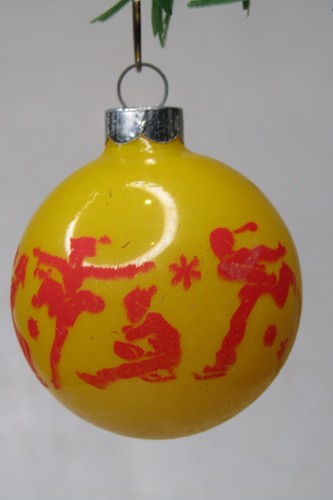 VTG Unsilvered Glass KIDS SKATING Pictured BALL Christmas Ornament Shiny Brite - Picture 3 of 6