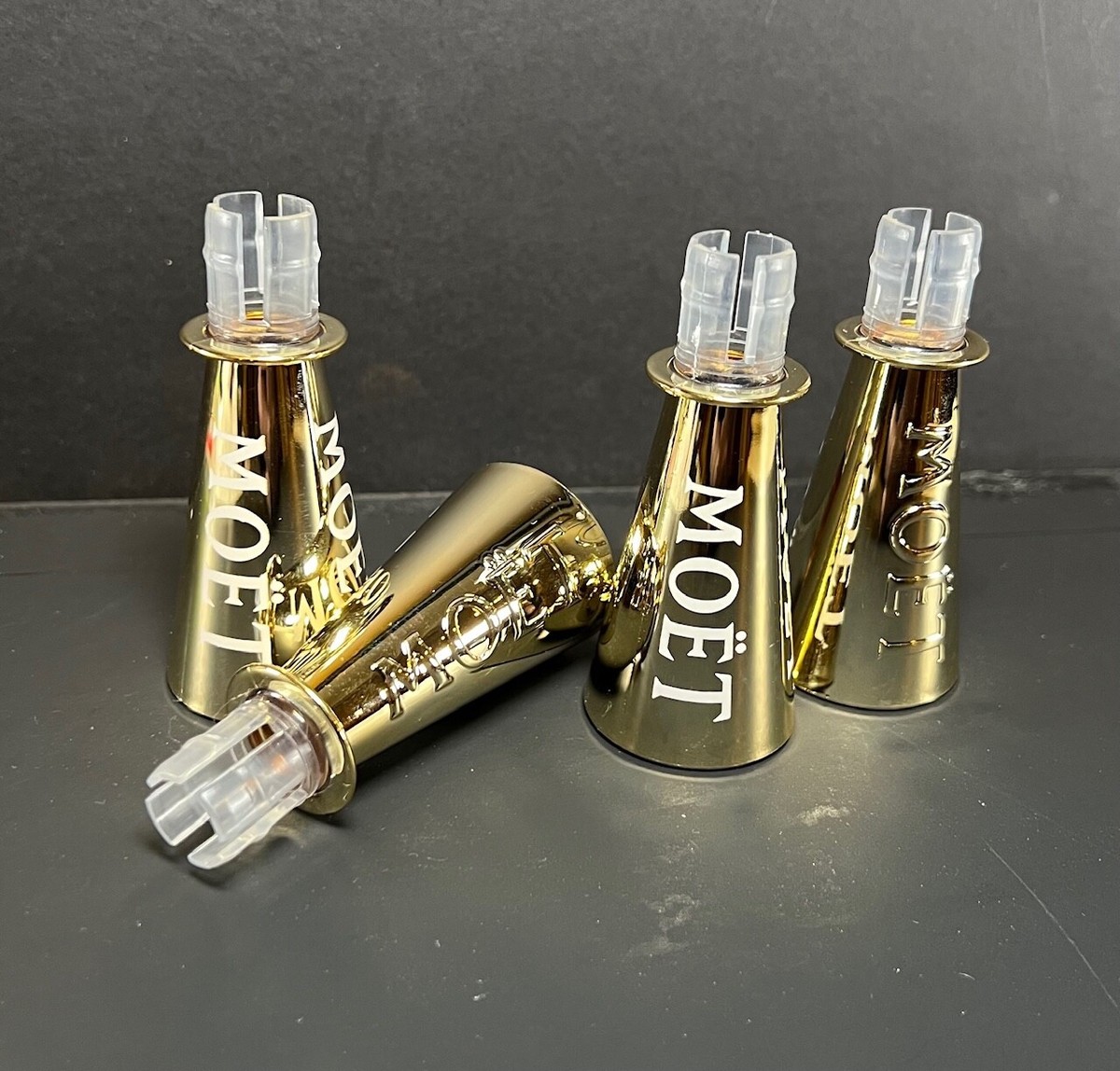 MOET & CHANDONトレー Moet & Chandon Champagne Sippers 187ml mini bottle flute