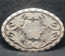 XI09160 VINTAGE 1970s FLORAL ARTWORK UNISEX FASHION SILVERTONE BELT BUCKLE