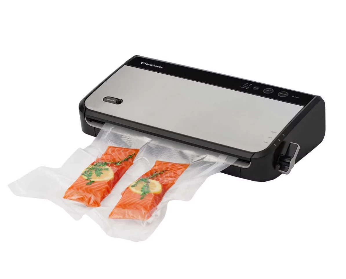 FOODSAVER VACUUM SEALING MACHINE FM2900 (NO BAGS) MSRP $150