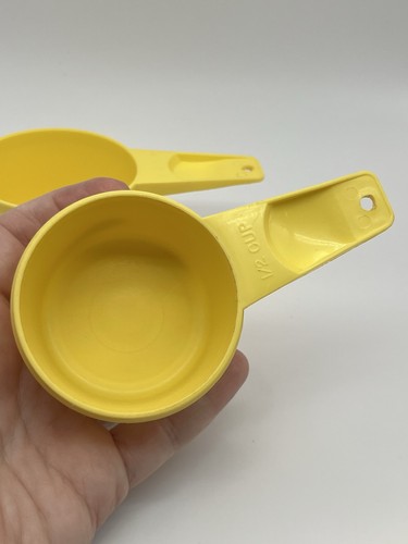 (3) Misurini Tupperware vintage nido giallo brillante 1/4, 1/2, 2/3 tazze - Foto 4 di 7