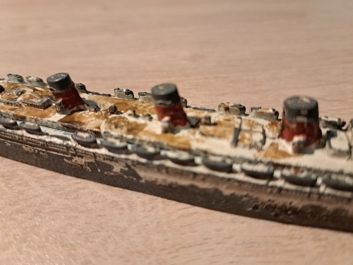 Dinky Toys Pre War No. 52/534 Cunard White Star 'Queen Mary' Diecast Ship Model - Picture 3 of 5